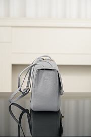 Colestore Chanel Fall Winter 2026  Maxi bag with flap   Grained calfskin and gold metal  Grey 19.5 x 32 x 10cm - 6
