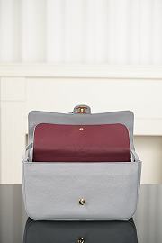 Colestore Chanel Fall Winter 2026  Maxi bag with flap   Grained calfskin and gold metal  Grey 19.5 x 32 x 10cm - 3