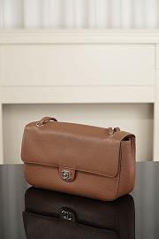 	 Colestore Chanel Fall Winter 2026 Maxi bag with flap Grained calfskin and Silver tone metal Camel 19.5 x 32 x 10cm - 4