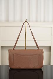 	 Colestore Chanel Fall Winter 2026 Maxi bag with flap Grained calfskin and Silver tone metal Camel 19.5 x 32 x 10cm - 3
