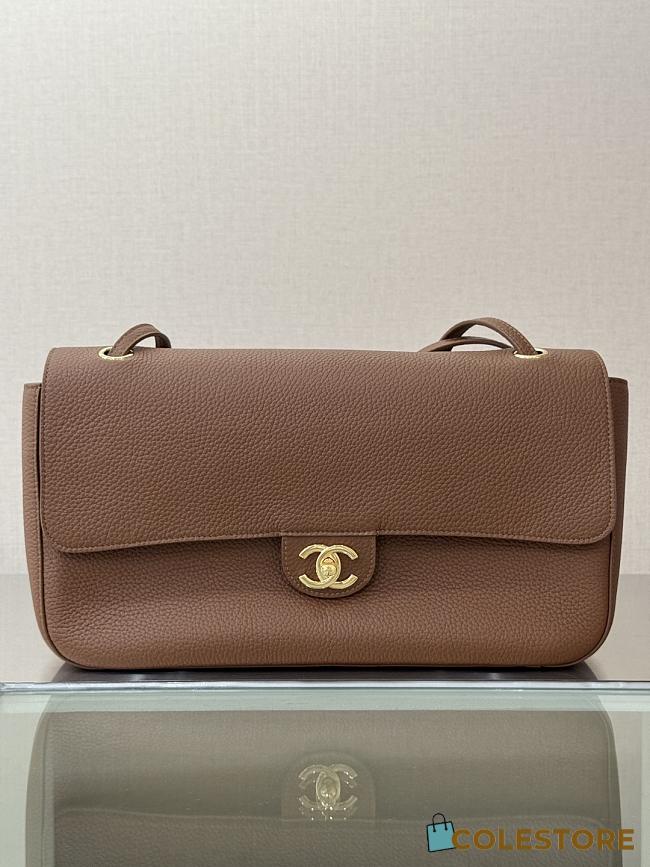 	 Colestore Chanel Fall Winter 2026 Maxi bag with flap Grained calfskin and Gold tone metal Camel 19.5 x 32 x 10cm - 1
