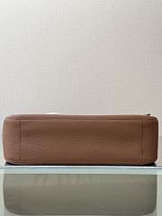 	 Colestore Chanel Fall Winter 2026 Maxi bag with flap Grained calfskin and Gold tone metal Camel 19.5 x 32 x 10cm - 4