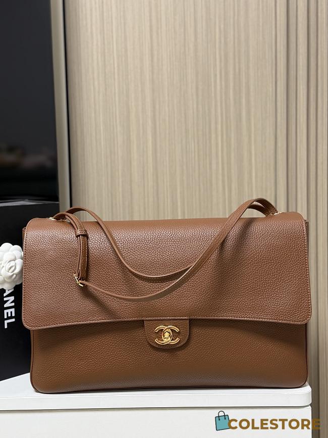 	 Colestore Chanel Maxi Flapbag Grained Calfskin & Gold-tone Metal Camel 26 x 38.5 x 11cm - 1