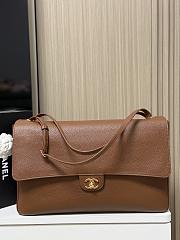 	 Colestore Chanel Maxi Flapbag Grained Calfskin & Gold-tone Metal Camel 26 x 38.5 x 11cm - 1