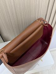 	 Colestore Chanel Maxi Flapbag Grained Calfskin & Gold-tone Metal Camel 26 x 38.5 x 11cm - 2