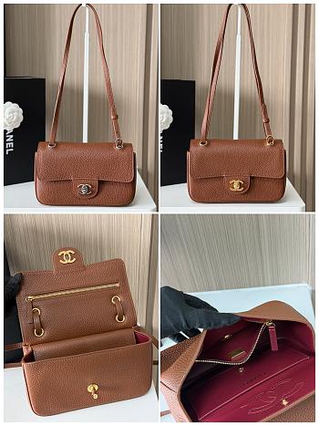 	 Colestore Chanel FALL WINTER 2026 PRE-COLLECTION MINI FLAP BAG Grained Calfskin & Gold/Sliver-Tone Metal Camel 13 x 20 x 6cm