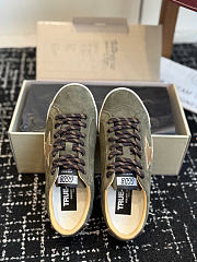 Colestore  Golden Goose True-Star in olive suede with gold star - 2