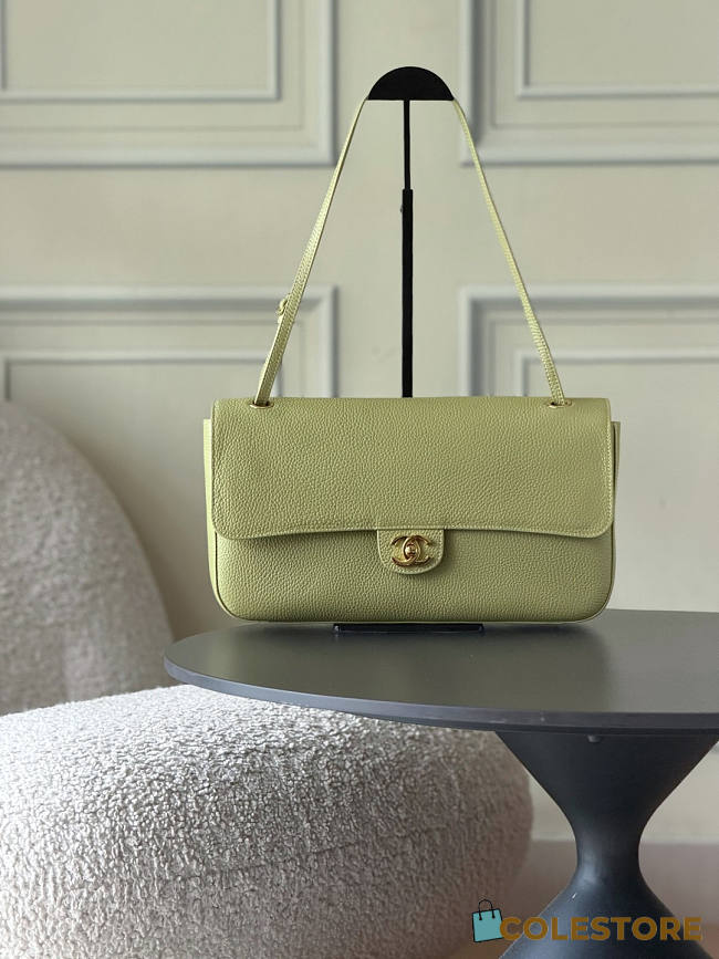 Colestore Chanel Fall Winter 2026 Maxi Flap bag   Grained Calfskin & Gold-Tone Metal Green  19.5 x 32 x 10cm - 1