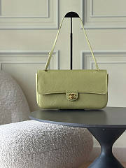 Colestore Chanel Fall Winter 2026 Maxi Flap bag   Grained Calfskin & Gold-Tone Metal Green  19.5 x 32 x 10cm - 1