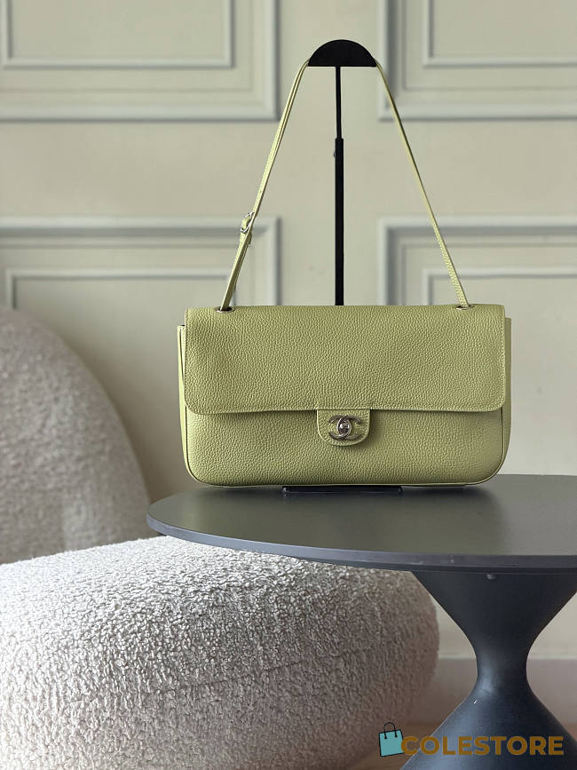 Colestore Chanel Fall Winter 2026 Maxi Flap bag   Grained Calfskin & Silver-Tone Metal Green  19.5 x 32 x 10cm - 1
