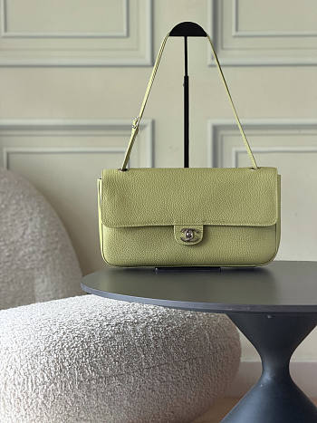 Colestore Chanel Fall Winter 2026 Maxi Flap bag   Grained Calfskin & Silver-Tone Metal Green  19.5 x 32 x 10cm