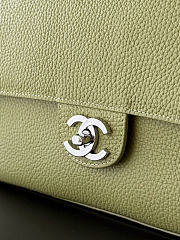 Colestore Chanel Fall Winter 2026 Maxi Flap bag   Grained Calfskin & Silver-Tone Metal Green  19.5 x 32 x 10cm - 3
