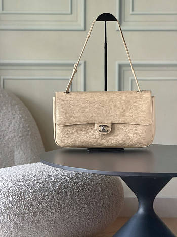 Colestore Chanel Fall Winter 2026 Maxi Flap bag   Grained Calfskin & Silver-Tone Metal Beige Cream  19.5 x 32 x 10cm