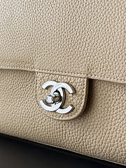 Colestore Chanel Fall Winter 2026 Maxi Flap bag   Grained Calfskin & Silver-Tone Metal Beige Cream  19.5 x 32 x 10cm - 2