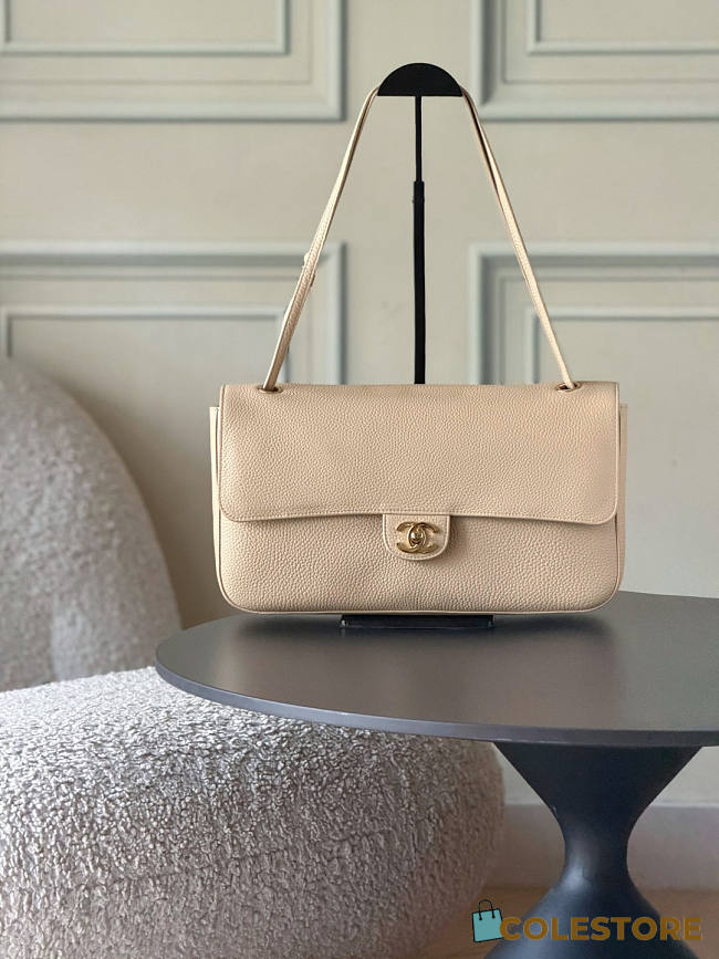Colestore Chanel Fall Winter 2026 Maxi Flap bag   Grained Calfskin & Gold-Tone Metal Beige Cream  19.5 x 32 x 10cm - 1