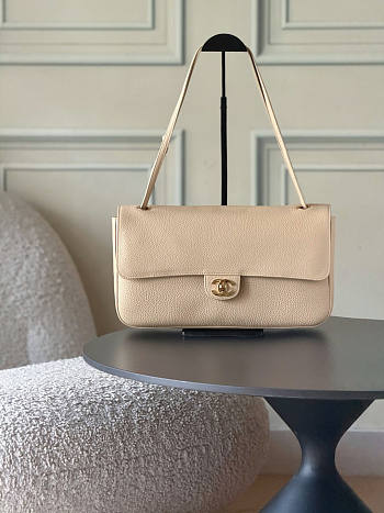 Colestore Chanel Fall Winter 2026 Maxi Flap bag   Grained Calfskin & Gold-Tone Metal Beige Cream  19.5 x 32 x 10cm