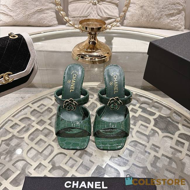Colestore Chanel Métiers d’art 2026 Mules   Crocodile Embossed Patent Calfskin & Metal  Dark Green - 1