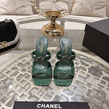 Colestore Chanel Métiers d’art 2026 Mules   Crocodile Embossed Patent Calfskin & Metal  Dark Green