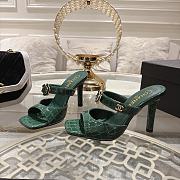 Colestore Chanel Métiers d’art 2026 Mules   Crocodile Embossed Patent Calfskin & Metal  Dark Green - 2