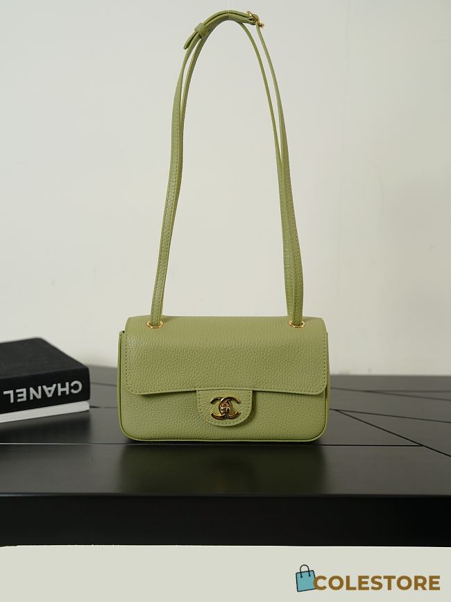 Colestore Chanel Fall Winter 2026 Mini Flap Bag  Grained Calfskin & Gold-Tone Metal Green  13 x 20 x 6cm - 1