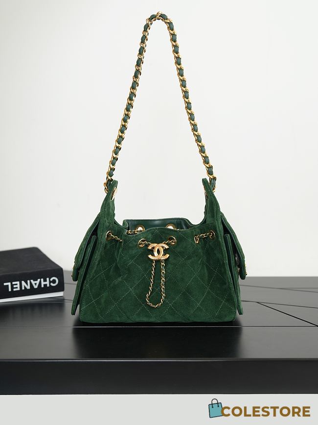 Colestore Chanel Fall Winter 2026  CHANEL 25 Mini Handbag   Suede Calfskin & Gold-Tone Metal  Dark Green 20 x 22 x 12.5cm - 1