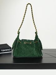 Colestore Chanel Fall Winter 2026  CHANEL 25 Mini Handbag   Suede Calfskin & Gold-Tone Metal  Dark Green 20 x 22 x 12.5cm - 5