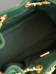 Colestore Chanel Fall Winter 2026  CHANEL 25 Mini Handbag   Suede Calfskin & Gold-Tone Metal  Dark Green 20 x 22 x 12.5cm - 3