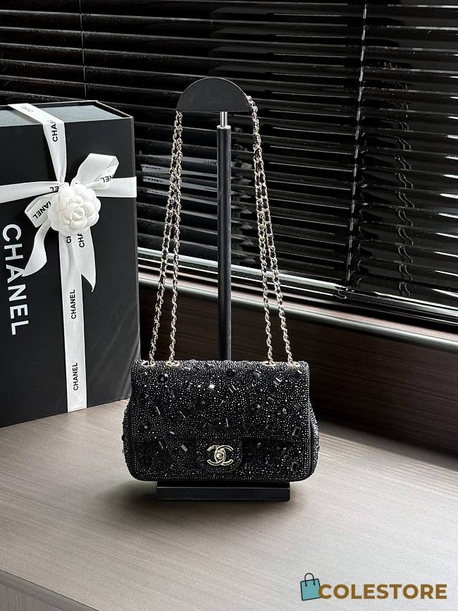 	 Colestore Chanel Fall Winter 2026 Pre-Collection Evening Bag Strass & Gold-Tone Metal Black 13 x 21 x 8cm - 1