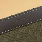 Colestore Louis Vuitton Pochette Voyage Souple Monogram Surplus jacquard textile Khaki Green 30 x 21 x 7.5 cm - 2