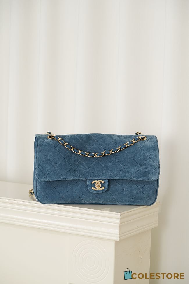 Colestore Chanel Fall Winter 2026 Maxi Flap bag Suede Calfskin & Gold-Tone Metal Blue 19.5 x 32 x 10cm - 1