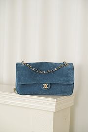 Colestore Chanel Fall Winter 2026 Maxi Flap bag Suede Calfskin & Gold-Tone Metal Blue 19.5 x 32 x 10cm - 1