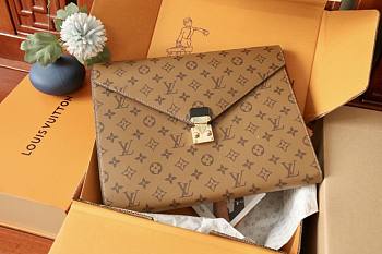 	 Colestore Louis Vuitton Mark Folder Monogram Reverse 3.5 x 32.5 x 26 cm
