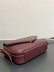 Colestore YSL  Saint Laurent LOULOU toy crossbody in MATELASSÉ lambskin in Bordeaux  21 x 14 x 5 cm - 4
