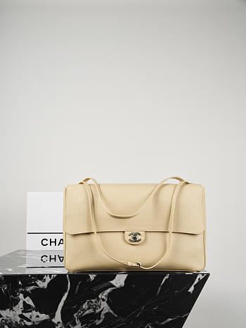 Colestore Chanel Métiers d’art 2026 Maxi Flap bag   Grained Calfskin & Silver-Tone Metal  Beige 26 x 38.5 x 11cm
