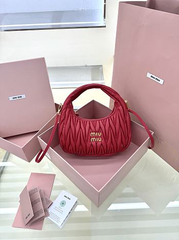 Colestore Miu Miu Small Wander matelassé nappa leather hobo bag in Red leather 20 x 17 x 6cm