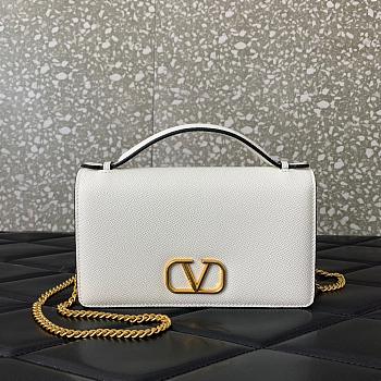 Colestore Valentino VLogo Signature Grainy Calfskin Wallet With Chain Light Ivory 19 x 11 x 4 cm
