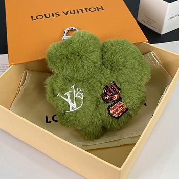 Colestore Louis Vuitton LV Lucky Trefoil Bag Charm Green 11 x 14 x 3cm