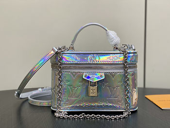 Colestore Louis Vuitton LV Ski Vanity Chain Pouch Monogram Miroir Reflective 19 x 11.5 x 6.5 cm
