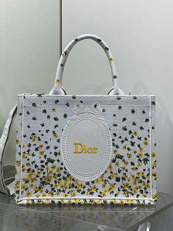 Colestore Dior Medium Dior Book Tote with Strap Buttercup Dior Embroidery and White Dior Médaillon (36 x 27.5 x 16.5 cm)