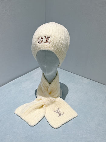 Colestore Louis Vuitton LV Cozy Beanie + Scarf Cream